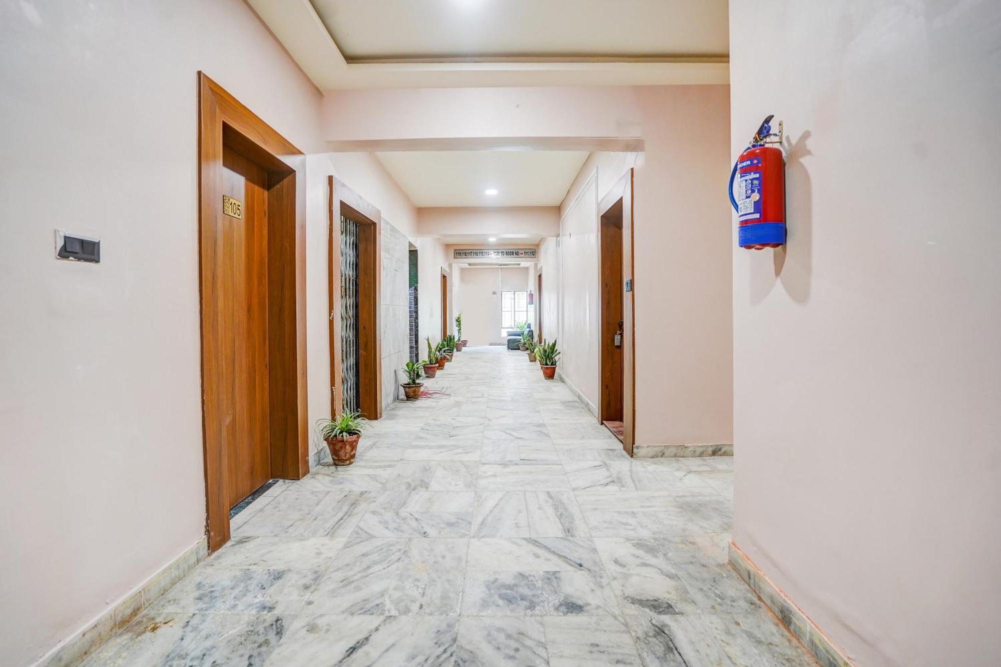 Super Collection O Ratan Lal Nagar Hotel Kanpur Exterior photo